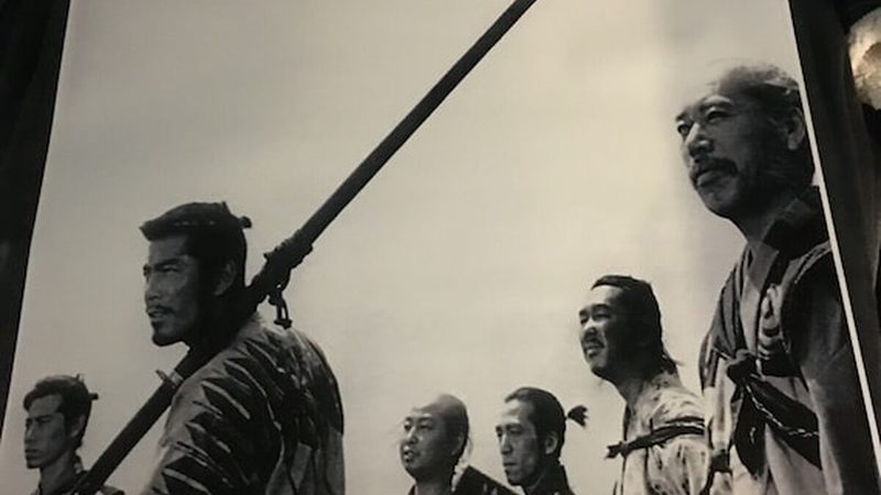 小别墅花园设计：假山鱼池的巧妙融合**