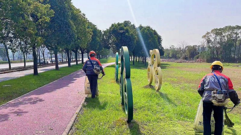 市政绿化养护与施工：两重天的使命**